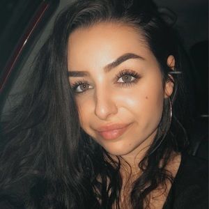 Meet your Posher, Azalea